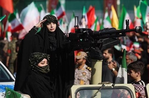  Phụ nữ Iran xuống đường ủng hộ chính phủ. Ảnh: Reuters. 