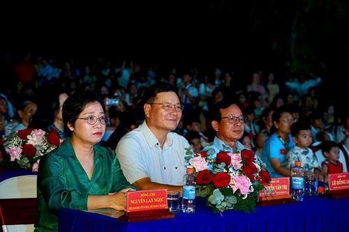 Các đại biểu tham dự chương trình Dạ hội điện ảnh với chủ đề “Lâm Đồng - Hành trình biển, hoa và đại ngàn”