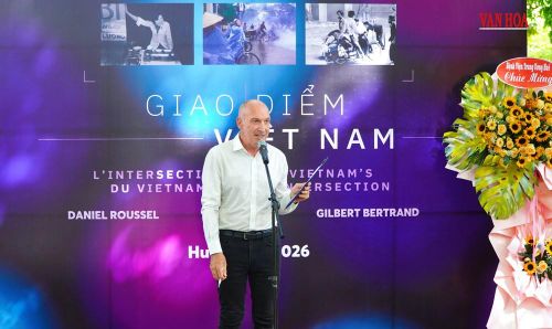Ông Franck Bolgiani, Tùy viên Văn hóa Đại sứ quán Pháp tại Việt Nam - Phó Giám đốc Viện Pháp tại Việt Nam phát biểu tại triển lãm