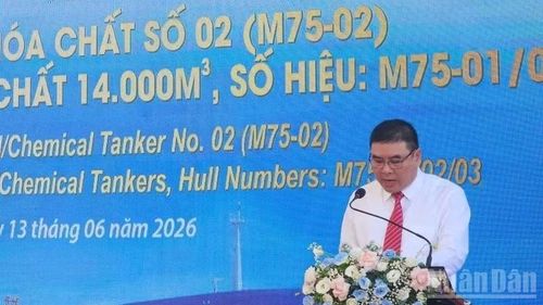 Tổng Giám đốc Công ty Đóng tàu Bạch Đằng Từ Minh Hùng phát biểu.