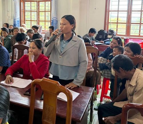 Cử tri xã Trà Linh phản ánh các vấn đề liên quan.