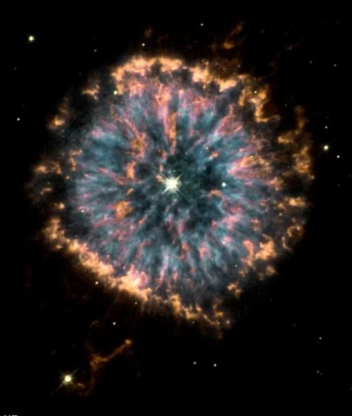 Bức ảnh về tinh vân NGC 6751, được biết đến với tên gọi khác là "Mắt Sáng của Vũ trụ", nằm cách Trái đất 6.500 năm ánh sáng, đã được công bố. Ảnh: @NASA.