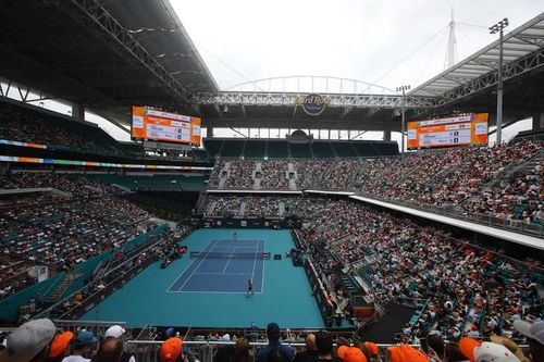 Lòng sân cũng từng được cải tạo thành sân quần vợt phục vụ Miami Open. Chỉ trong một khu phức hợp, khán giả có thể chứng kiến bóng bầu dục, bóng đá, quần vợt và đua xe.