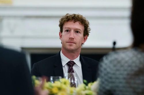 Mark Zuckerberg có thể bốc hơi hàng tỷ USD theo nhịp biến động của cổ phiếu Meta.