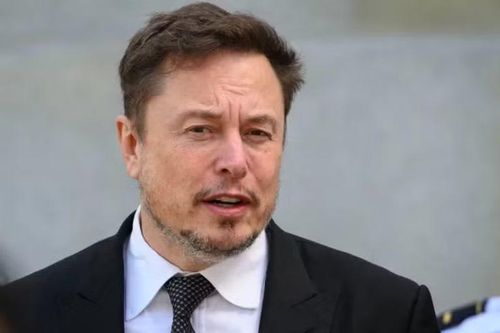 Elon Musk sở hữu khối tài sản 1.000 tỷ USD, vững chắc danh hiệu người giàu nhất hành tinh.