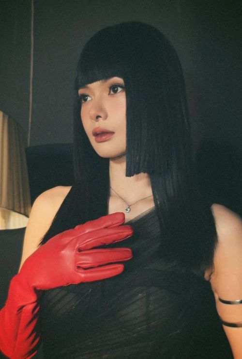 Yên Đan với tạo hình bí ẩn trong phim.