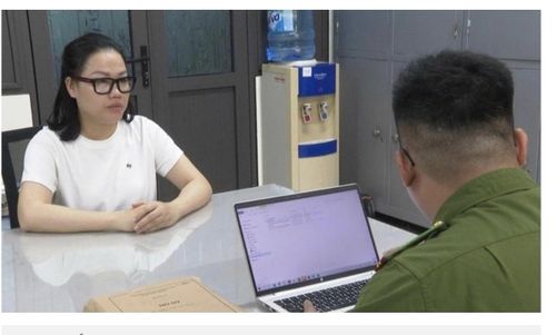 Đối tượng Mai Hà Trang tại Cơ quan Công an. Ảnh: Cổng thông tin điện tử Công an TP Hà Nội.