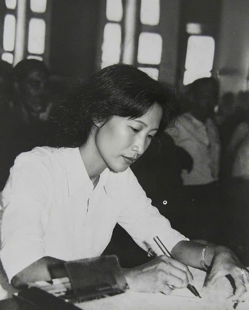 Phát thanh viên Nguyễn Thị Anh Trang sau ngày giải phóng thành phố.
