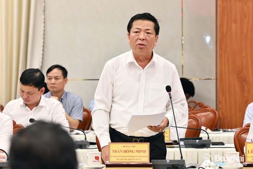 Ủy viên Trung ương Đảng, Bộ trưởng Bộ Xây dựng Trần Hồng Minh phát biểu tại buổi làm việc với Ban Thường vụ Thành ủy Đồng Nai. Ảnh: Công Nghĩa