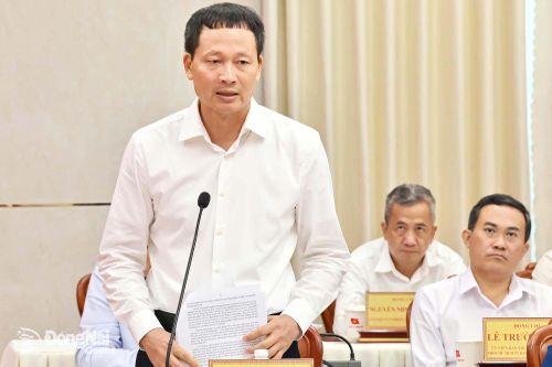 Ủy viên Trung ương Đảng, Bí thư Thành ủy, Trưởng đoàn Đại biểu Quốc hội thành phố Đồng Nai Vũ Hồng Văn phát biểu tại buổi làm việc. Ảnh: Công Nghĩa