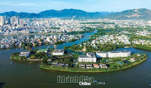 Toàn cảnh Hải Đảo ngày nay giữa cửa sông Cái.