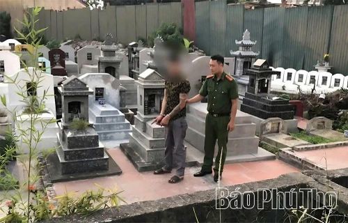Công an xã đã phát hiện, bắt quả tang đối tượng Nguyễn Văn Hải (sinh năm 1990, trú tại thôn Cốc Lâm, xã Yên Lạc) đang có hành vi tàng trữ trái phép chất ma túy.