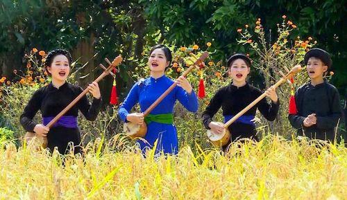 Hát Then, đàn Tính góp phần gìn giữ vẻ đẹp văn hóa truyền thống, thu hút khách du lịch.