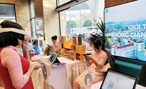 Thông qua nền tảng trợ lý ảo, người dân được trải nghiệm các dịch vụ du lịch, văn hóa tiện ích 