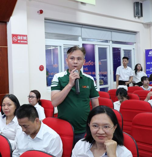 Đại biểu doanh nghiệp tham dự hội thảo trao đổi với các chuyên gia, nhà nghiên cứu tại hội thảo