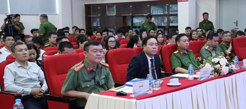 Các đại biểu tham dự hội thảo