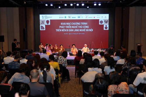 Các hoạt động biểu diễn nghệ thuật tạo sức thu hút cho các hoạt động kết nối, phát huy di sản làng nghề.