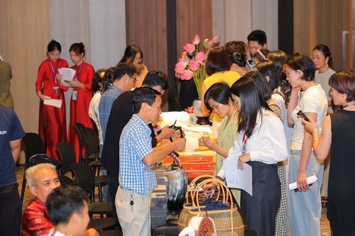 Chợ phiên Kết duyên sáng tạo - mô hình kết nối nghệ nhân, làng nghề với nghệ sĩ và cộng đồng sáng tạo.