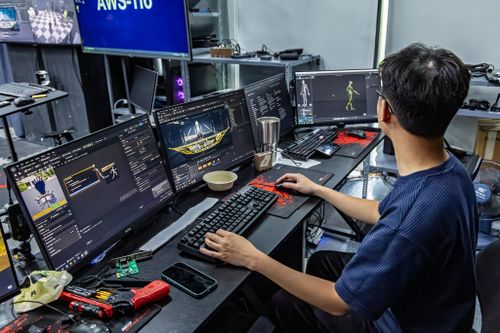 Sau khi ghi hình, dữ liệu chuyển động tiếp tục được xử lý và tinh chỉnh trên phần mềm trước khi được sử dụng trên nhân vật 3D.