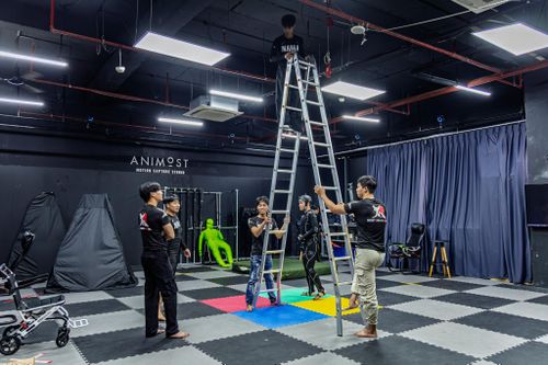 Ê-kíp kỹ thuật phải thiết lập và kiểm tra kỹ lưỡng hệ thống ròng rọc, cáp treo trước các cảnh bay lượn.