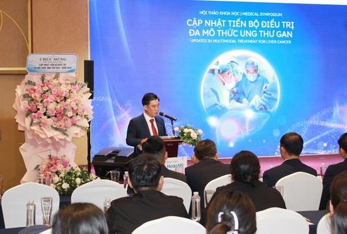 ThS.BS Nguyễn Ngọc Bảo Long - Giám đốc Bệnh viện Hoàn Mỹ Sài Gòn chia sẻ tại hội thảo.