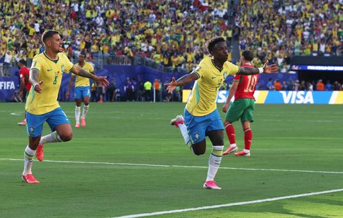  Vinicius ghi bàn trong lần ra sân thứ 50 cho Brazil. 