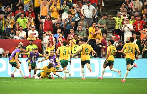  Bước sang hiệp hai, tình hình càng trở nên tồi tệ hơn cho Thổ Nhĩ Kỳ khi Australia nâng tỷ số lên 2-0 sau cú sút quyết đoán của Connor Metcalfe ở khoảng cách chừng hơn 20 m. 