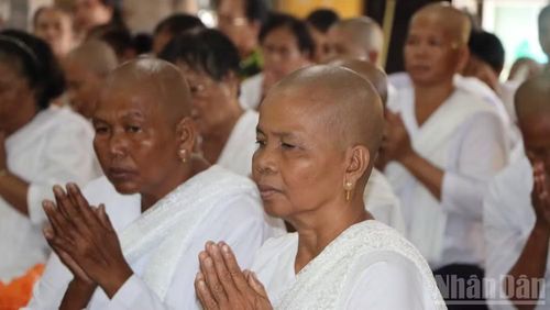 Đồng bào Khmer vùng Bảy Núi đón Lễ Sene Dolta.