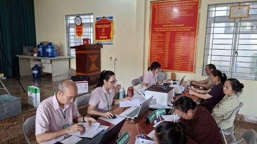 Các điểm giao dịch Ngân hàng Chính sách xã hội Bắc Kạn luôn hoạt động tích cực phục vụ nhân dân vay vốn kịp thời.