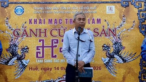 Ông Nguyễn Phước Hải Trung, Phó Giám đốc Trung tâm Bảo tồn di tích Cố đô Huế phát biểu khai mạc triển lãm.