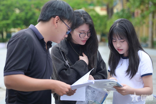 Thí sinh tại điểm thi Trường THPT Hoàng Công Chất (tỉnh Điện Biên) hoàn thành bài thi trong Kỳ thi tốt nghiệp THPT năm 2026. Ảnh: KHÁNH LINH
