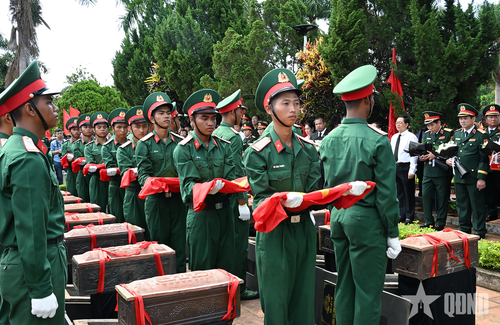 18 hài cốt liệt sĩ được Đội K52 tìm kiếm, quy tập mùa khô 2025-2026 an táng tại Nghĩa trang Liệt sĩ Đức Cơ (xã Đức Cơ, tỉnh Gia Lai).