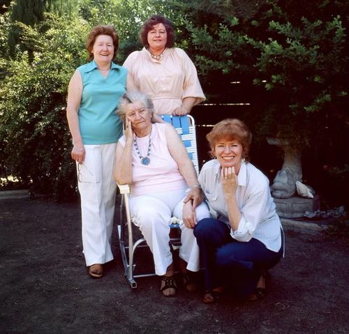 Florence Owens Thompson và ba người con gái (ảnh chụp năm 1979).