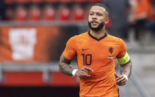 Trong khi đó, tiền đạo Memphis Depay vẫn đang gặp vấn đề về gân kheo và khả năng ra sân trước Nhật Bản còn bỏ ngỏ.