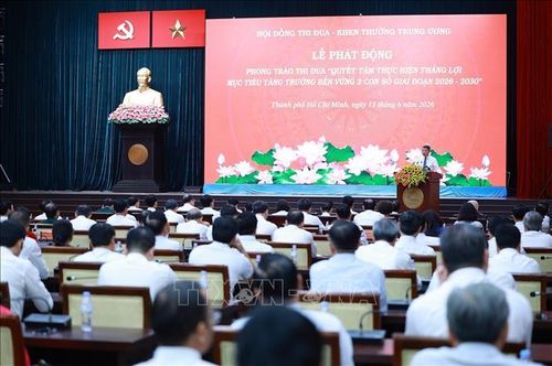 Thủ tướng Lê Minh Hưng phát động phong trào thi đua “Quyết tâm thực hiện thắng lợi mục tiêu tăng trưởng bền vững 2 con số giai đoạn 2026 - 2030”. Ảnh: Dương Giang/TTXVN