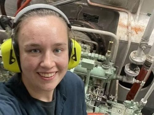 Maryellen Musselman, từng làm công việc tham gia thu hồi các bộ phận tên lửa rơi xuống ngoài khơi Florida, cho biết cô đã dùng khoảng 10% tiền lương trong hai năm làm việc tại SpaceX để mua thêm cổ phiếu công ty, nhờ đó đã trở thành triệu phú sau vụ IPO. Ảnh: Micromedia.