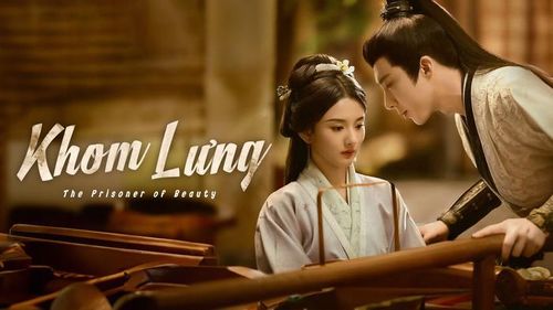 Lấy bối cảnh cuối thời Đông Hán, Khom Lưng xoay quanh cuộc hôn nhân chính trị giữa Tiểu Kiều và tướng quân Ngụy Thiệu - hai người thuộc hai gia tộc mang mối thù sâu sắc. Tiểu Kiều chấp nhận hy sinh hạnh phúc cá nhân để giữ bình yên cho gia tộc, trong khi Ngụy Thiệu luôn bị ám ảnh bởi sự phản bội năm xưa. Bằng trí tuệ và lòng bao dung, Tiểu Kiều từng bước hóa giải những hiểu lầm, giúp cả hai cùng sát cánh trước biến động thời cuộc và mở ra một chuyện tình đầy cảm xúc.