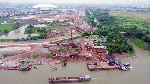 Trong ảnh là khu vực triển khai xây dung cầu Tứ Liên bên phía song Đuống.