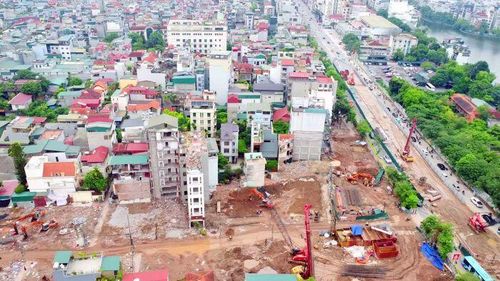 Hiện, cầu Tứ Liên còn vướng vài nhà dân khu vực phường Hồng Hà chưa hoàn thành phá dỡ.