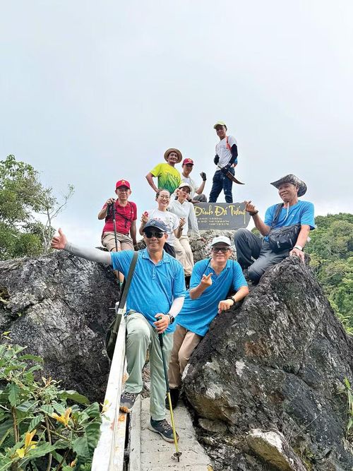  Trên đỉnh Đá Trắng. Ảnh: Q.X 