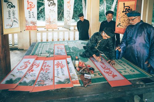 Không gian xin chữ đầu năm làng Bích La.
