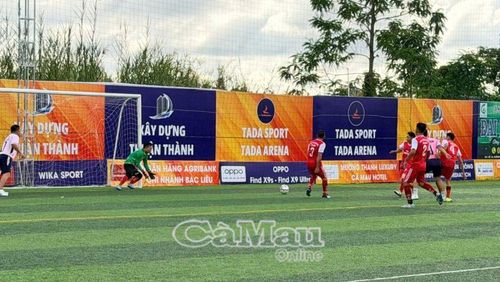 Các cầu thủ thi đấu đầy nỗ lực, cống hiến nhiều tình huống xử lý kỹ thuật và những pha bóng giàu tính cạnh tranh.