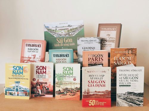 Bộ sách mừng kỷ niệm 50 năm Thành phố mang tên Bác
