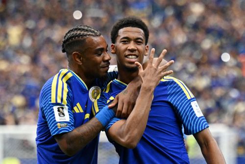  Các cầu thủ của Curacao tạo nên kỳ tích tại World Cup từ những buổi tập chân trần trên bãi biển, những lần di chuyển trên chiếc xe buýt cũ kỹ, không có cửa kính. 