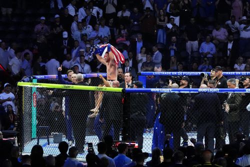  Với chiến thắng này, Gaethje trở thành chủ nhân của đai vô địch hạng nhẹ UFC. 