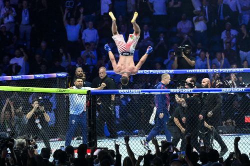  Gaethje là người đầu tiên giành chiến thắng trước Topuria. Đã có nhiều võ sĩ không thể làm được việc đó, như Holloway, Oliveira. Vì vậy, chiến thắng này của Gaethje gây ngỡ ngàng với những người hâm mộ MMA. 