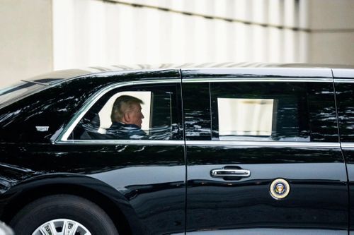  Ông Trump rời Trung tâm Y tế Quân sự Quốc gia Walter Reed tháng trước sau lần khám sức khỏe gần đây nhất. 