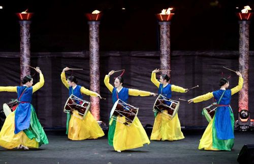 Vũ đoàn Park Sang-Yong Yung (đến từ Busan, Hàn Quốc) trình diễn tại Tuần lễ Âm nhạc quốc tế Huế 2026