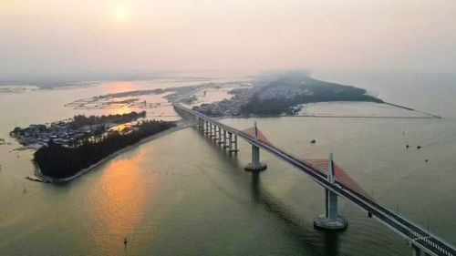 Cầu vượt cửa Thuận An. (Ảnh: VÕ THẠNH)