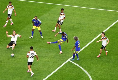 Livano Comenencia đã ghi bàn thắng đầu tiên trong lịch sử World Cup cho đội tuyển Curacao.